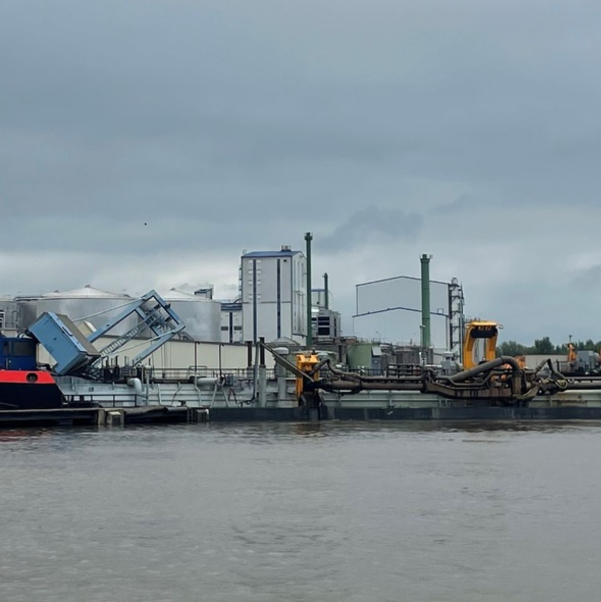 WSPI-OLD: Schiffsunfall im Braker Hafen - glücklicherweise keinen Personenschaden - Foto: presseportal.de