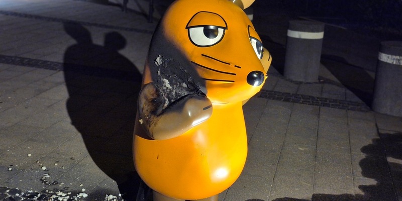 Maus-Figur in Köln in Brand gesetzt - Foto: presseportal.de