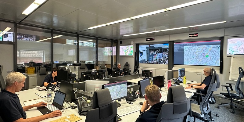FW Stuttgart: Feuerwehr Stuttgart zur Absicherung von Großveranstaltungen und einer Demonstration im Einsatz - Foto: presseportal.de