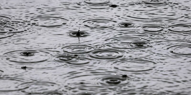 Mancherorts soll so viel Regen fallen wie sonst in einem Monat. (Archivbild) - Foto: Karl-Josef Hildenbrand/dpa