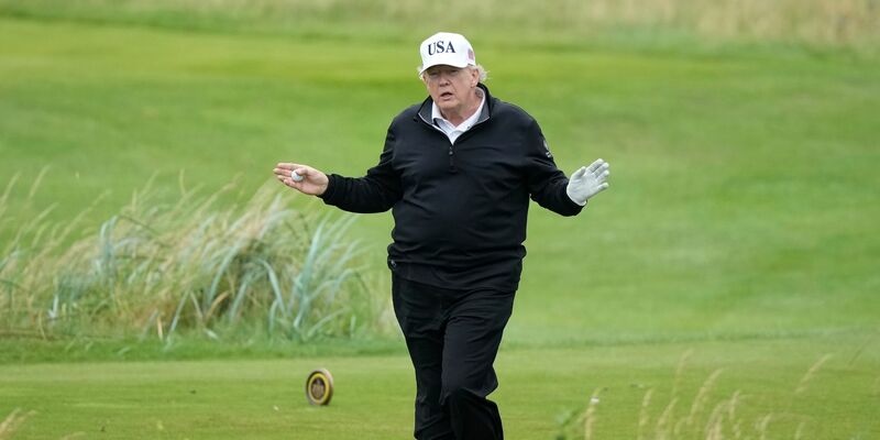 Die Chancen auf einen Deal beziffert Trump auf 50:50- - Foto: Alastair Grant/AP/dpa