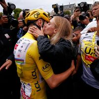 Ärgert sich über eine Jury-Entscheidung bei der Deutschland Tour: Tadej Pogacar (Archivbild) - Foto: Yoan Valat/Pool EPA/AP/dpa