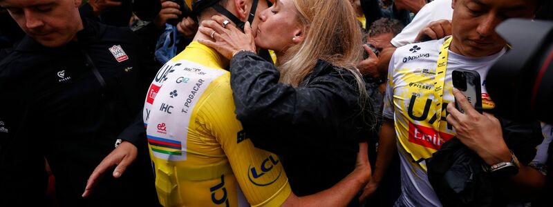 Ärgert sich über eine Jury-Entscheidung bei der Deutschland Tour: Tadej Pogacar (Archivbild) - Foto: Yoan Valat/Pool EPA/AP/dpa