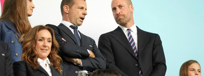 Prominentester England-Fan: Prinz William (hinten r.). - Foto: Alessandra Tarantino/AP/dpa