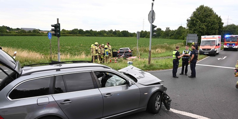 FW Pulheim: Pulheim-Stommeln - Kollision im Kreuzungsbereich - Foto: presseportal.de