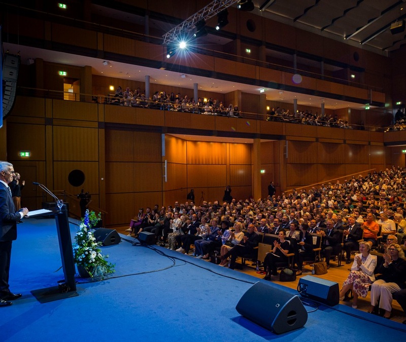 Bundesweit größte Gesellenfreisprechung in Lübeck / Die Hörakustiker-Branche feiert neue 511 Fachkräfte - Foto: presseportal.de