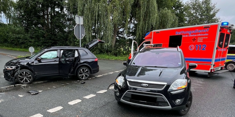 POL-MI: Drei Verletzte bei Abbiegeunfall - Foto: presseportal.de