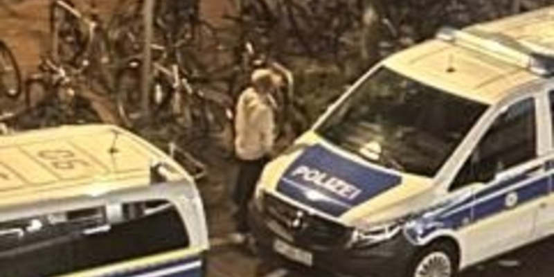 BPOL-FL: NMS - Mann pinkelt gegen Dienst KFZ und flüchtet - Foto: presseportal.de