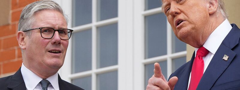 US-Präsident Trump droht Russland mit einer Fristverkürzung bei den Zöllen. - Foto: Christopher Furlong/Pool Getty Images Europe/AP/dpa
