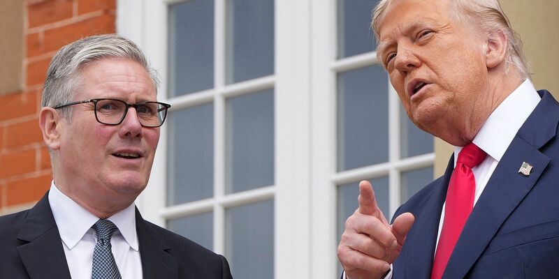 US-Präsident Trump droht Russland mit einer Fristverkürzung bei den Zöllen. - Foto: Christopher Furlong/Pool Getty Images Europe/AP/dpa