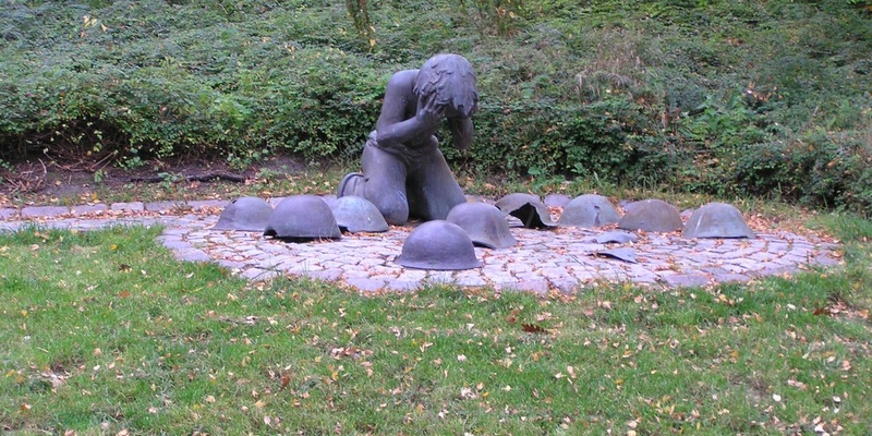 POL-HH: 250728-3. Diebstahl von Bronzestatuen in Hamburg-Harburg - Zeugen gesucht - Foto: presseportal.de