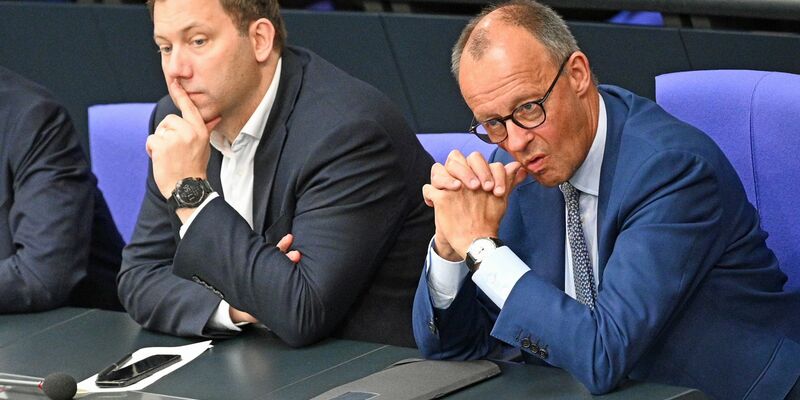 Knapp 100 Tage nach Antritt der schwarz-roten Koalition fällt die Bilanz laut einer Umfrage gemischt aus. (Archivbild) - Foto: Niklas Treppner/dpa