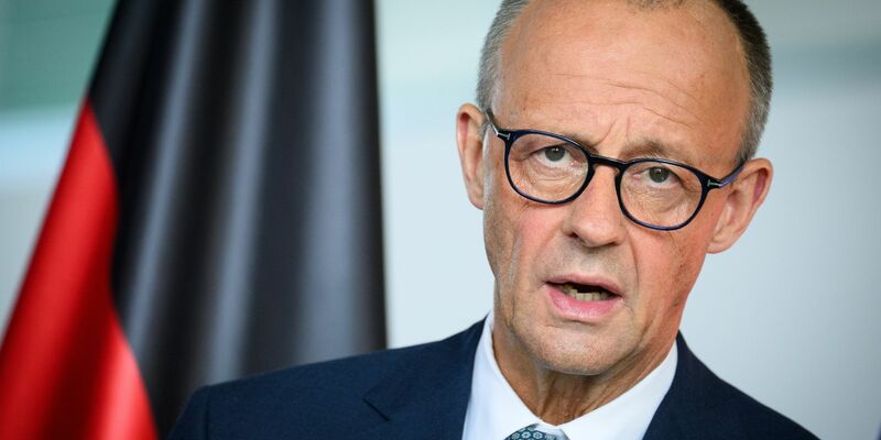 Erstmals behält sich Kanzler Merz konkrete Maßnahmen gegen Israel vor. - Foto: Bernd von Jutrczenka/dpa