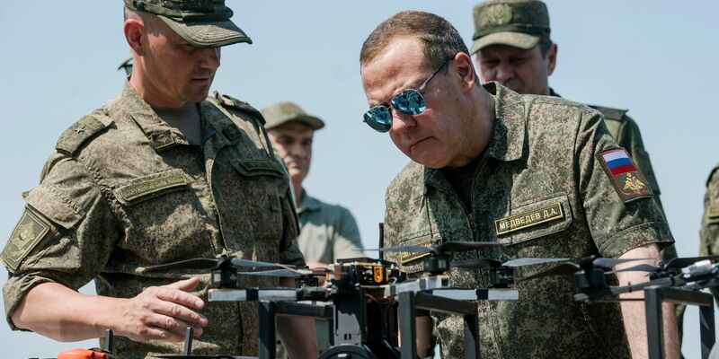 Russlands Ex-Präsident Medwedew warnt Trump davor, Moskau ein Ultimatum zu stellen. (Archivbild) - Foto: Uncredited/Sputnik Pool  via AP/dpa