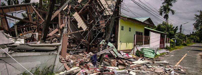 Auch zivile Gebäude wurden bei den mehrtägigen Kämpfen zerstört. - Foto: Wissarut Weerasopon/ZUMA Press Wire/dpa