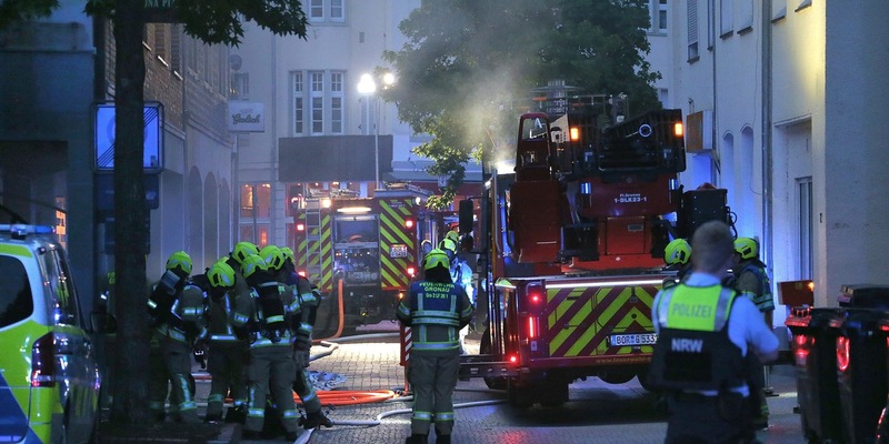 FW Gronau: Brand eines Gastronomiebetriebs an der Mühlenmahte in Gronau - Foto: presseportal.de