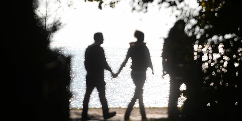 Männer können Frauen laut einer Studie an manchen Tagen besser riechen. (Symbolbild) - Foto: picture alliance / dpa