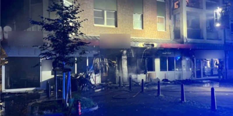 POL-DU: Neumühl: Brand eines Mehrfamilienhaus mit Geschäft - Zeugensuche - Foto: presseportal.de