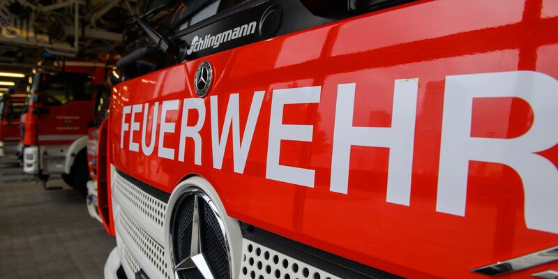 Bei Grimma läuft ein größerer Feuerwehr-Einsatz. (Symbolbild) - Foto: Klaus-Dietmar Gabbert/dpa