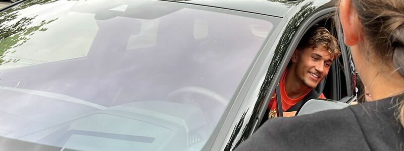 Für Torhüter Jonas Urbig und die Kollegen ist der Urlaub zu Ende. - Foto: Christian Kunz/dpa