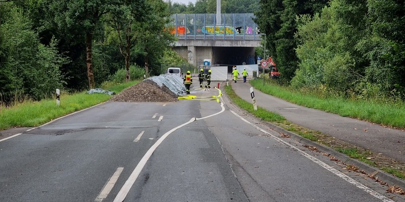 FW Wenden: Gasleitung bei Baggerarbeiten beschädigt - Foto: presseportal.de