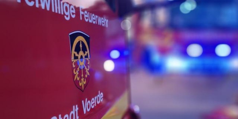 FW Voerde: Verkehrsunfall mit eingeklemmter Person - Foto: presseportal.de