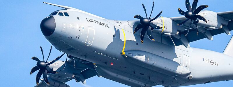 Transportflugzeuge wie dieses werfen die Hilfsgüter ab. (Archivbild) - Foto: Sina Schuldt/dpa