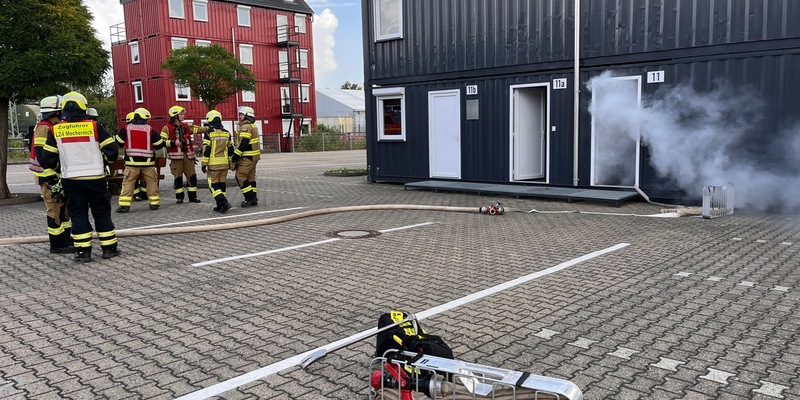FW Mechernich: Löschzug 4 trainiert auf dem Übungsgelände in Düren-Stockheim - Foto: presseportal.de