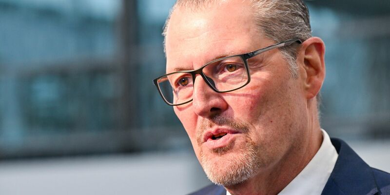 BDA-Chef Dulger: «Eine wöchentliche Höchstarbeitszeit passt besser in das Zeitalter der Digitalisierung als die strikte tägliche Höchstarbeitszeit.» (Archivbild) - Foto: Peter Kneffel/dpa