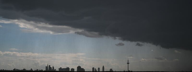 Regen, Regen, Regen: Der Juli in Deutschland war insgesamt zu nass. (Symbolfoto)  - Foto: Arne Dedert/dpa