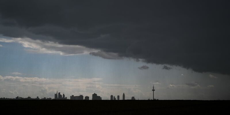 Regen, Regen, Regen: Der Juli in Deutschland war zu nass - Foto: Arne Dedert/dpa