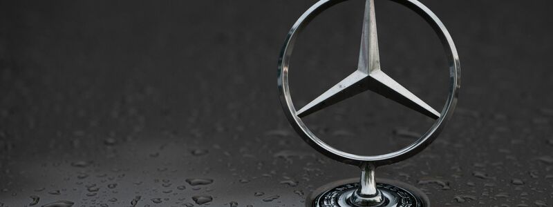 Mercedes-Benz: Gewinn um mehr als die Hälfte eingebrochen. (Archivbild) - Foto: Markus Lenhardt/dpa