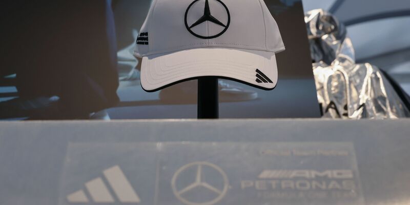 Adidas hebt die Prognose für 2025 nicht an. (Archivbild) - Foto: Daniel Löb/dpa