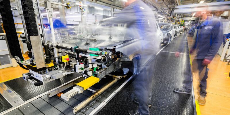 Die deutsche Wirtschaftsleistung ist zuletzt zurückgegangen. (Symbolbild) - Foto: Julian Stratenschulte/dpa