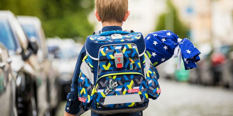 Für viele Eltern stehen zum Schulstart ihrer Kinder zahlreiche Anschaffungen auf dem Einkaufszettel. (Archivbild) - Foto: Moritz Frankenberg/dpa/dpa-tmn