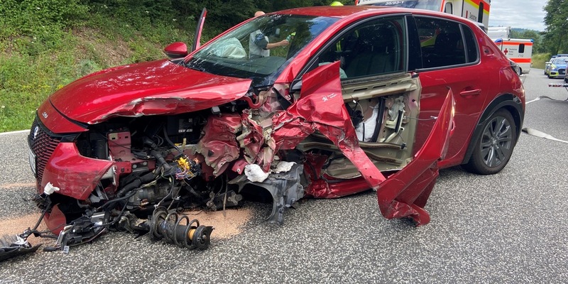 POL-PIROK: Frontal-Crash auf der B 420 - zwei leicht verletzte Unfallbeteiligte - Foto: presseportal.de