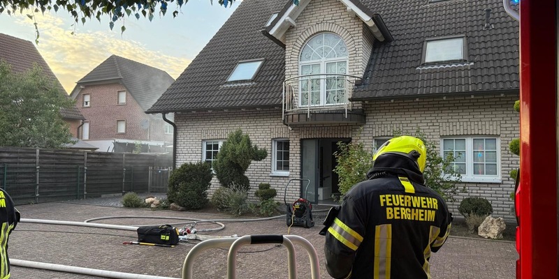 FW Bergheim: Kellerbrand am Dornröschenweg - Akkubrand sorgt für starke Rauchentwicklung - Foto: presseportal.de
