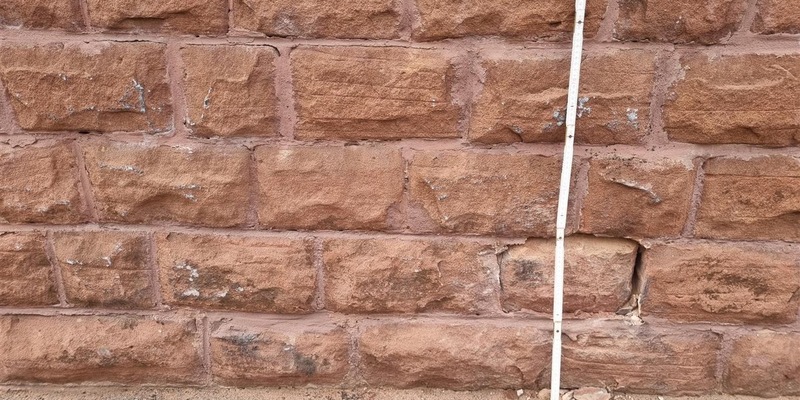 POL-PIWFB: Fahrzeug streift Hauswand und flüchtet - Foto: presseportal.de