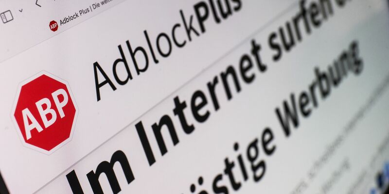 In dem Rechtsstreit geht es um einen Werbeblocker des Kölner Unternehmens Eyeo. (Archivbild) - Foto: Oliver Berg/dpa