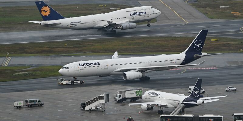 Inlandsflüge lohnen sich für die Lufthansa kaum. (Archivbild) - Foto: Arne Dedert/dpa
