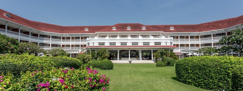 Auch Gebäude von Thailands führender Hotelkette Centara wurden schon als Filmkulisse ausgewählt - so das Centara Grand Beach Resort & Villas Hua Hin. - Foto: -/Centara Hotels & Resorts/dpa
