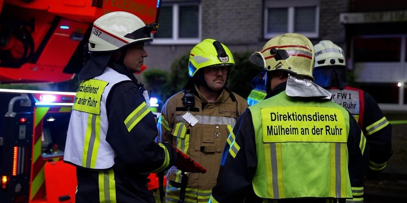 FW-MH: Wohnungsbrand in Mülheim: Eine Person schwer verletzt - erfolgreiche Rettung durch Brandwohnung - Foto: presseportal.de