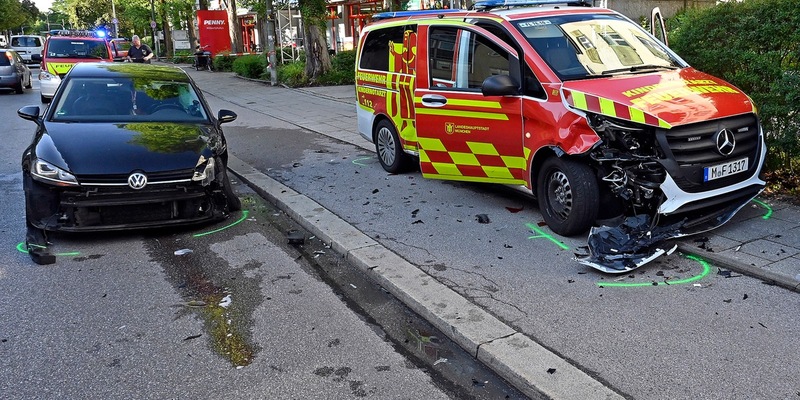 FW-M: Eigenunfall mit hohem Schaden (Milbertshofen) - Foto: presseportal.de