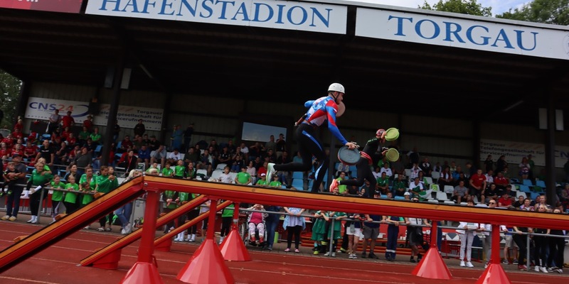 Sportliche Fitness + hohe Konzentration = spannende Wettbewerbe / Deutsche Feuerwehr-Meisterschaften im Internationalen Feuerwehrsportwettkampf eröffnet - Foto: presseportal.de