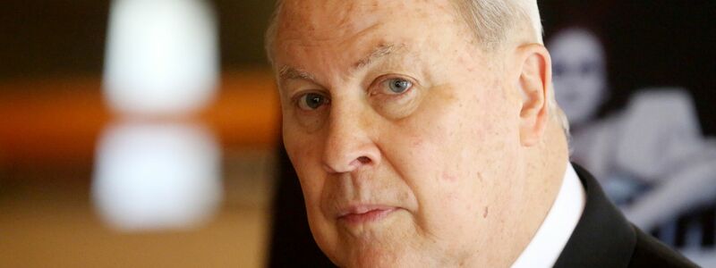 Der US-Regisseur Robert Wilson im April 2017 in Düsseldorf. - Foto: picture alliance / Roland Weihrauch/dpa