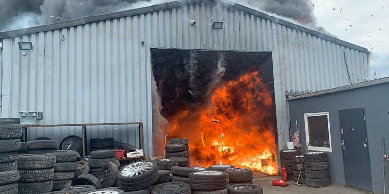 FW-BOT: Lagerhalle brannte in voller Ausdehnung - Foto: presseportal.de