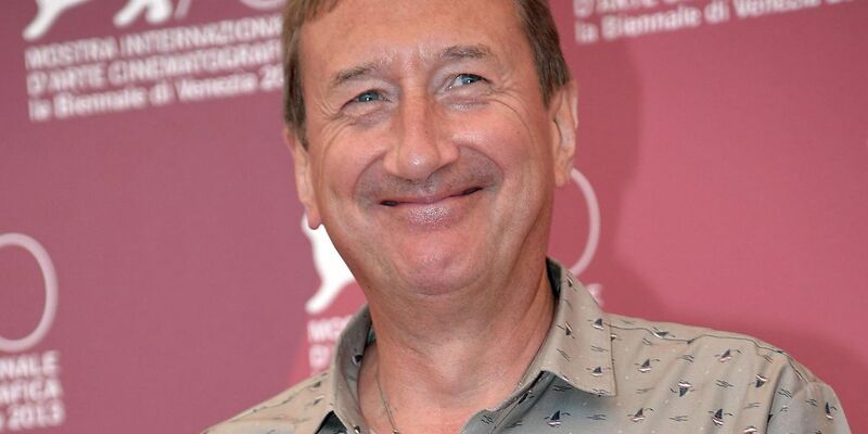 Der neue James-Bond-Drehbuchautor Steven Knight ist vor allem als Schöpfer der Hitserie «Peaky Blinders» bekannt. - Foto: picture alliance / dpa