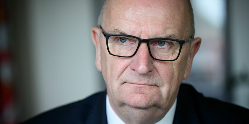 Brandenburgs Regierungschef Dietmar Woidke (SPD) äußerte sich zur Debatte über die SPD-Verfassungsrichterkandidatin Frauke Brosius-Gersdorf. (Archivbild) - Foto: Bernd von Jutrczenka/dpa