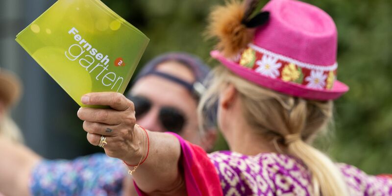 Kult für viele sonntags im Sommer: Andrea Kiewel (genannt «Kiwi») und der aus Mainz gesendete «ZDF-Fernsehgarten». (Archivbild) - Foto: Hannes P Albert/dpa