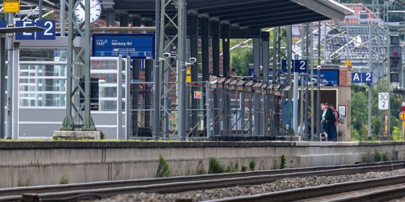 Der Vordstandsvorsitzende der DB Infrago, Philipp Nagl, nennt die Generalsanierung einen «echten Kraftakt». - Foto: Jens Büttner/dpa